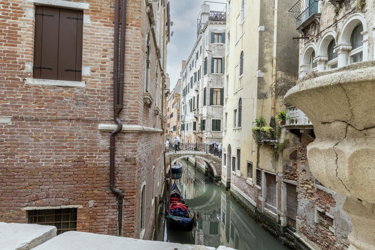 Gondola Luxury - Campo Santi Filippo E Giacomo By Wonderful Italy Венеция Экстерьер фото