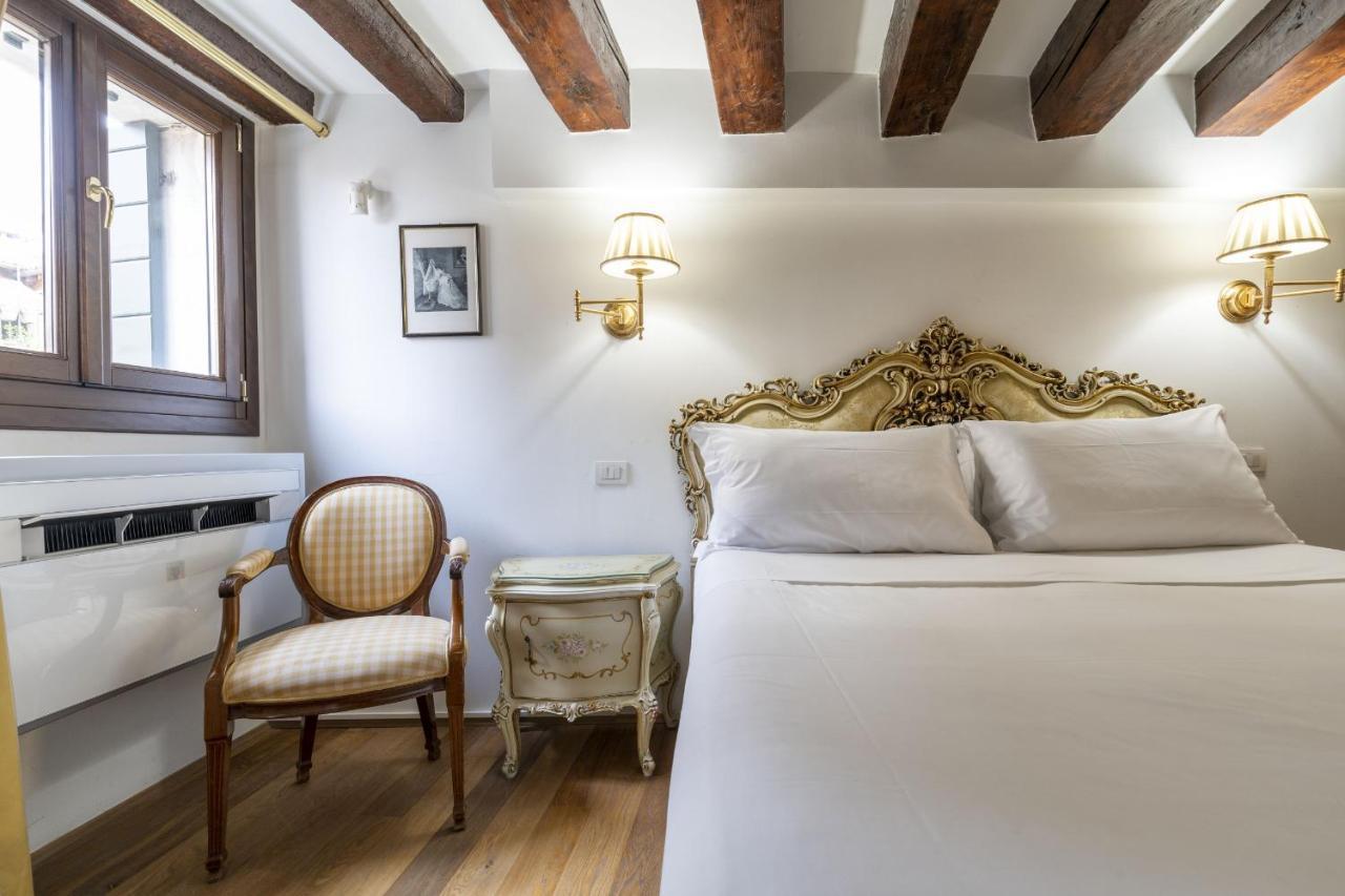 Gondola Luxury - Campo Santi Filippo E Giacomo By Wonderful Italy Венеция Экстерьер фото