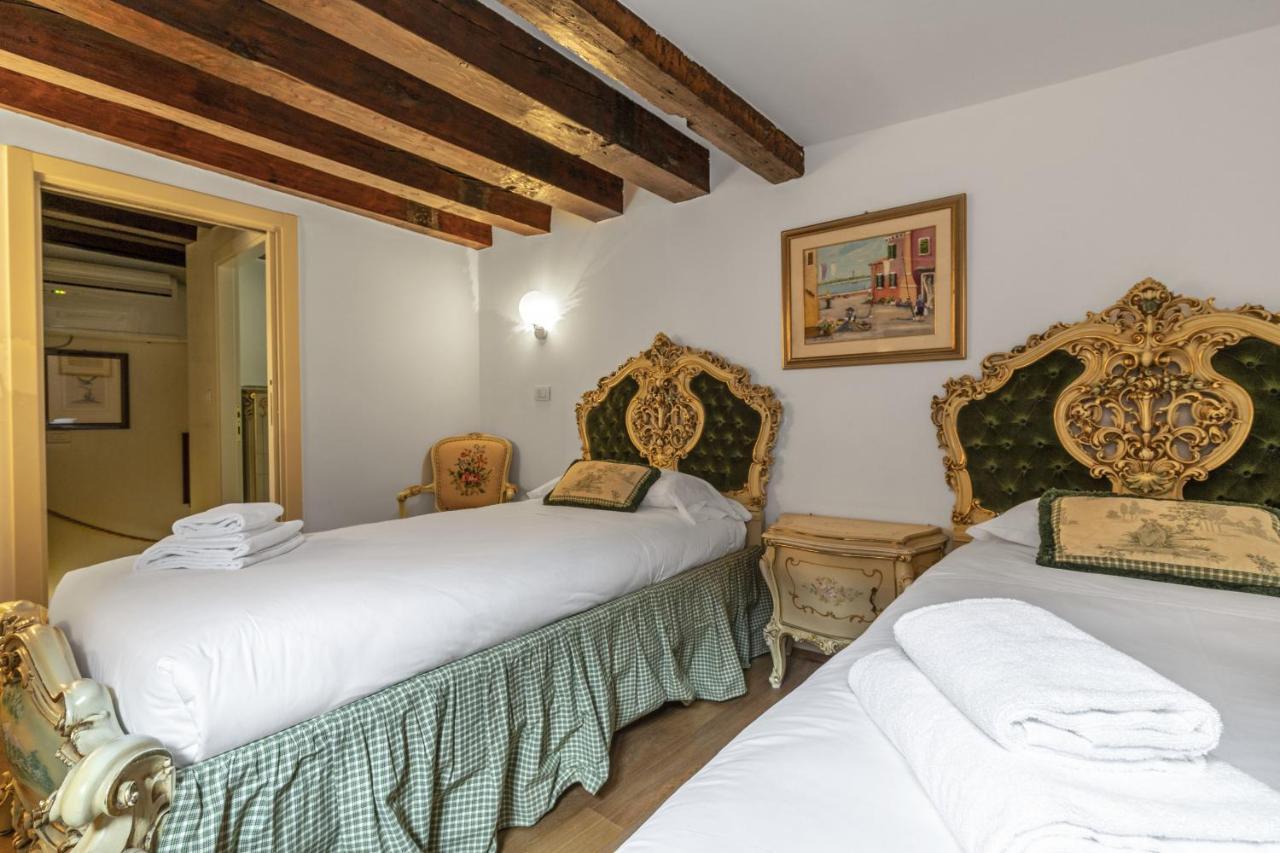 Gondola Luxury - Campo Santi Filippo E Giacomo By Wonderful Italy Венеция Экстерьер фото