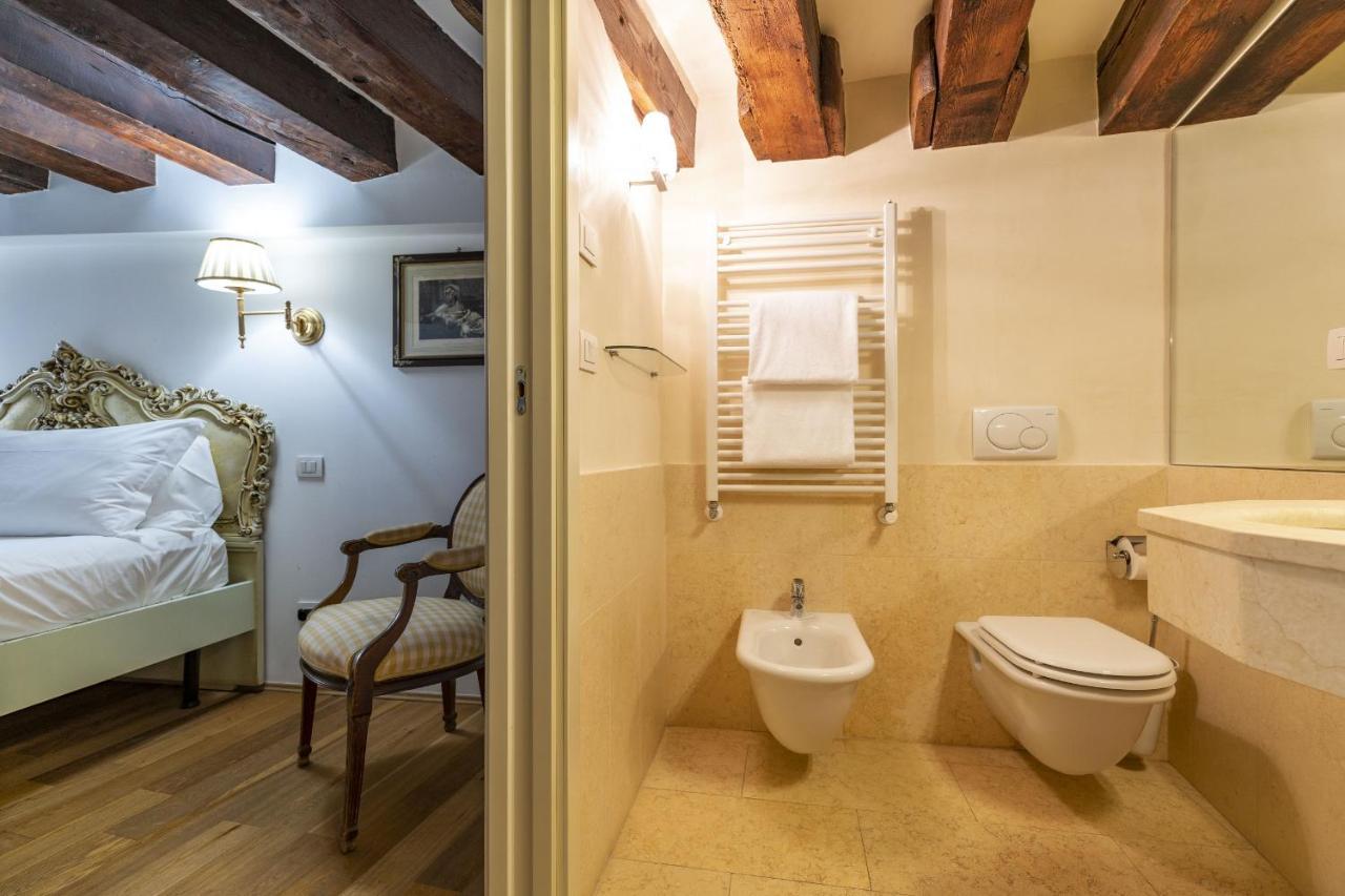 Gondola Luxury - Campo Santi Filippo E Giacomo By Wonderful Italy Венеция Экстерьер фото