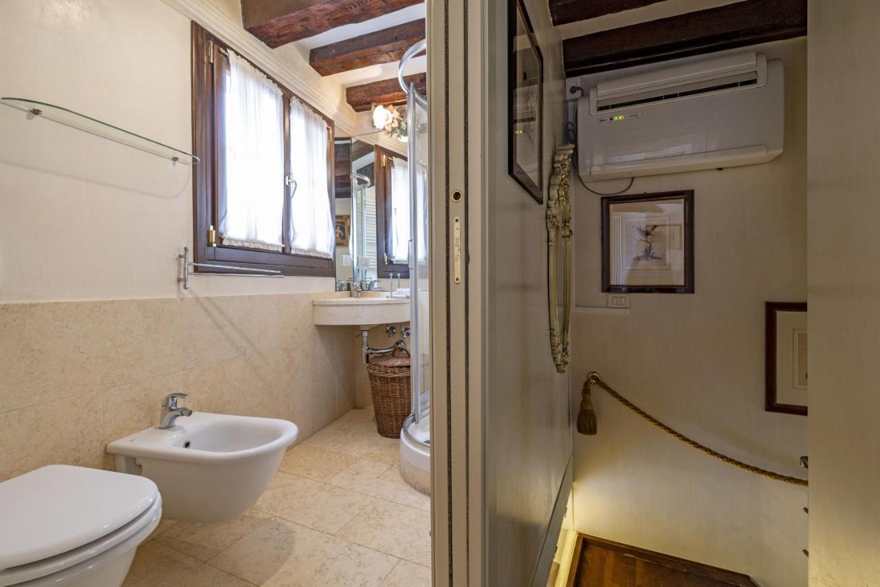Gondola Luxury - Campo Santi Filippo E Giacomo By Wonderful Italy Венеция Экстерьер фото